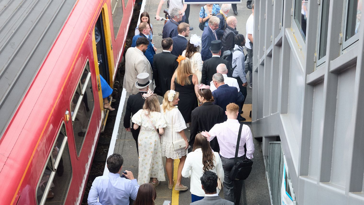 Crowds leaving train at Ascot station seen from above