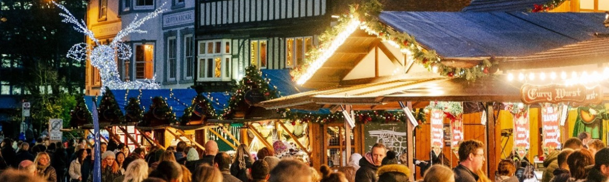 A crowd of people outside at Christmas time