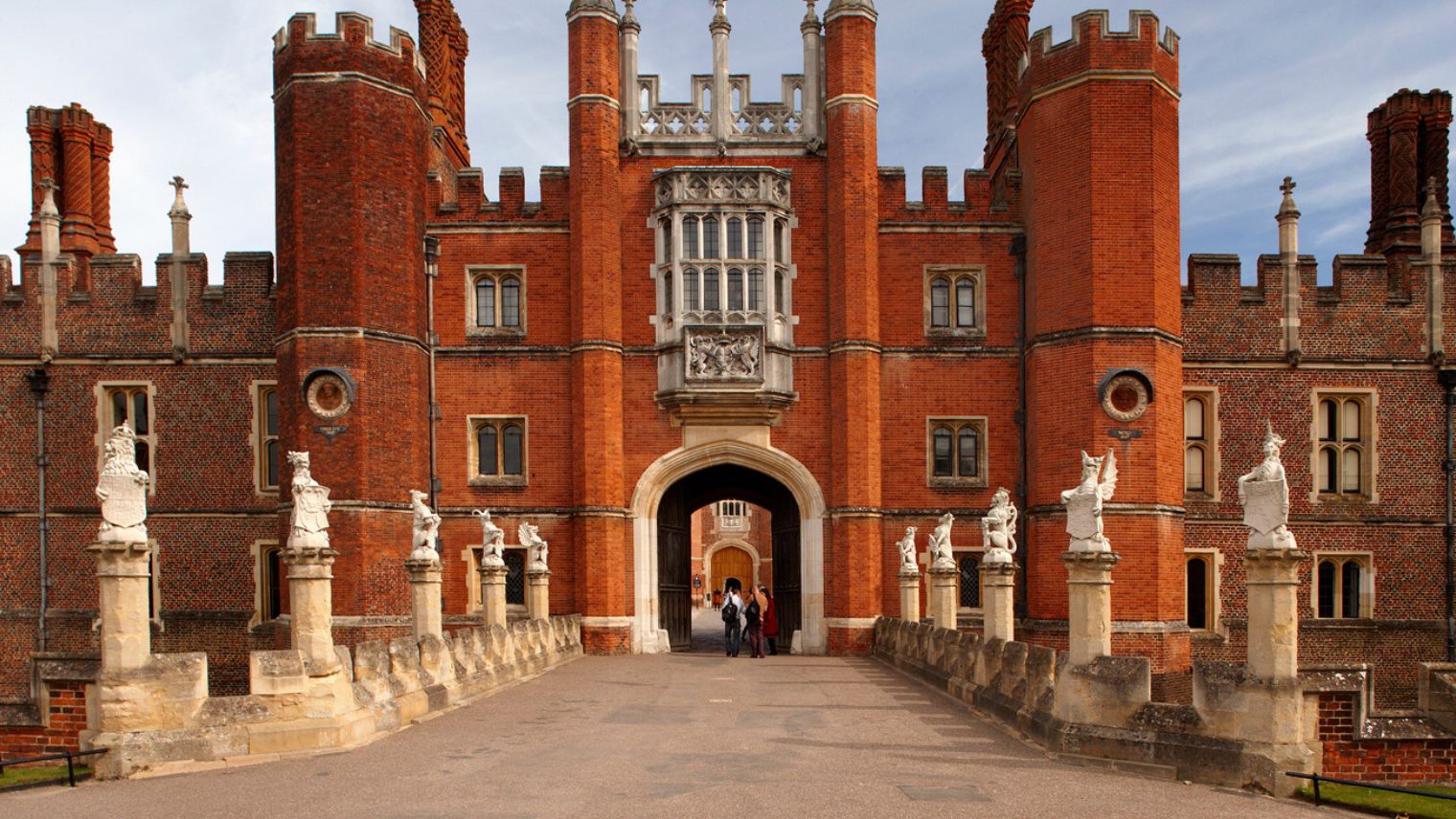 A view of the entrance of Hampton Court Palace